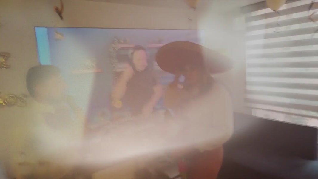 Vista previa: Mariachi cantando las mañanitas